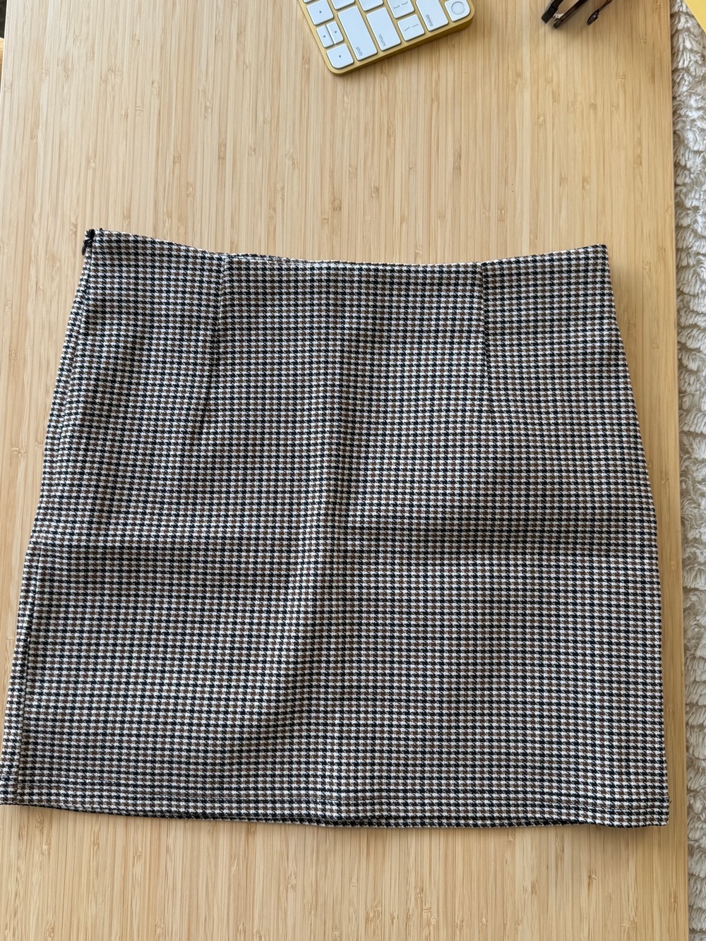 Classic Houndstooth Mini Skirt - Black & White